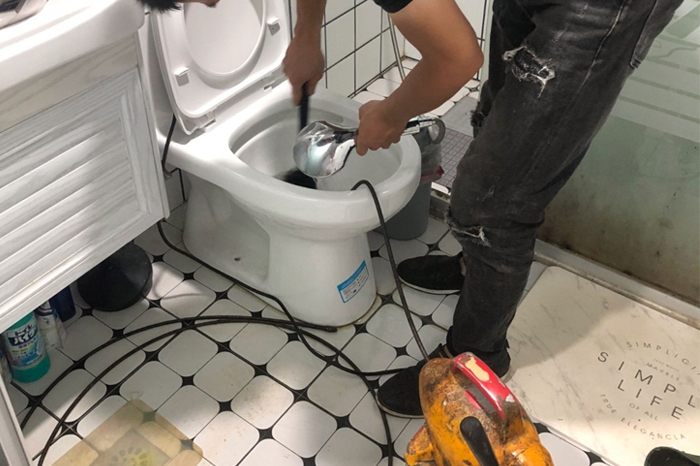 瑞昌马桶堵塞自己疏通还是找师傅？专业上门服务让你省时更省心